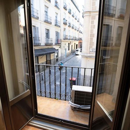 Hostal Los Perales Мадрид Екстер'єр фото A French window