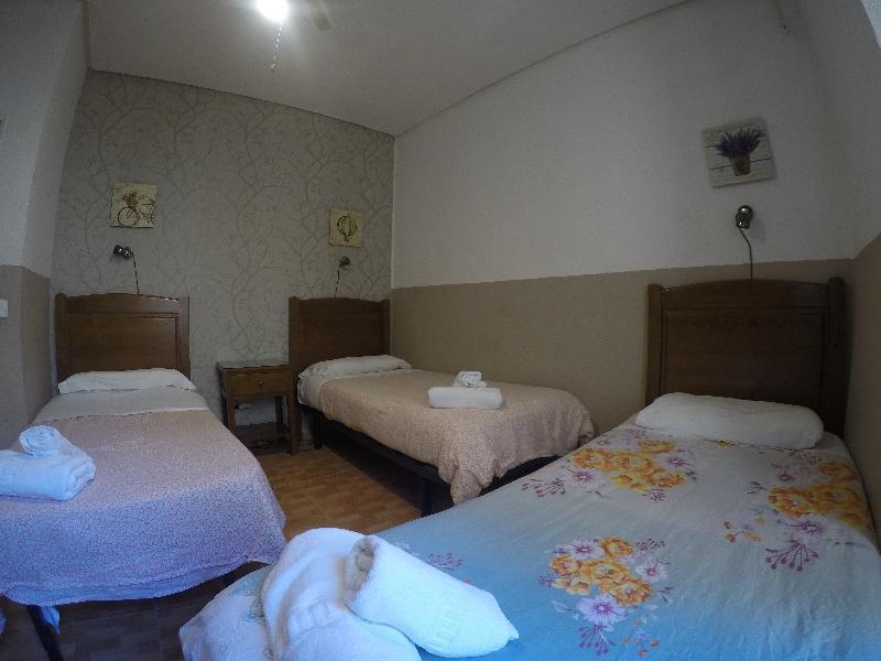 Hostal Los Perales Мадрид Екстер'єр фото A room at the hotel
