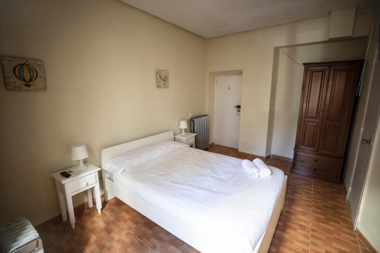 Hostal Los Perales Мадрид Екстер'єр фото A room at the hotel