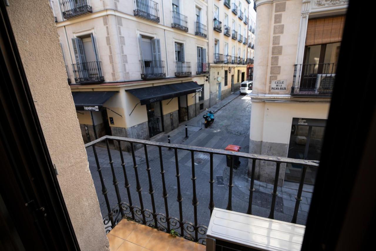 Hostal Los Perales Мадрид Екстер'єр фото View of the street from the Hotel Cervantes