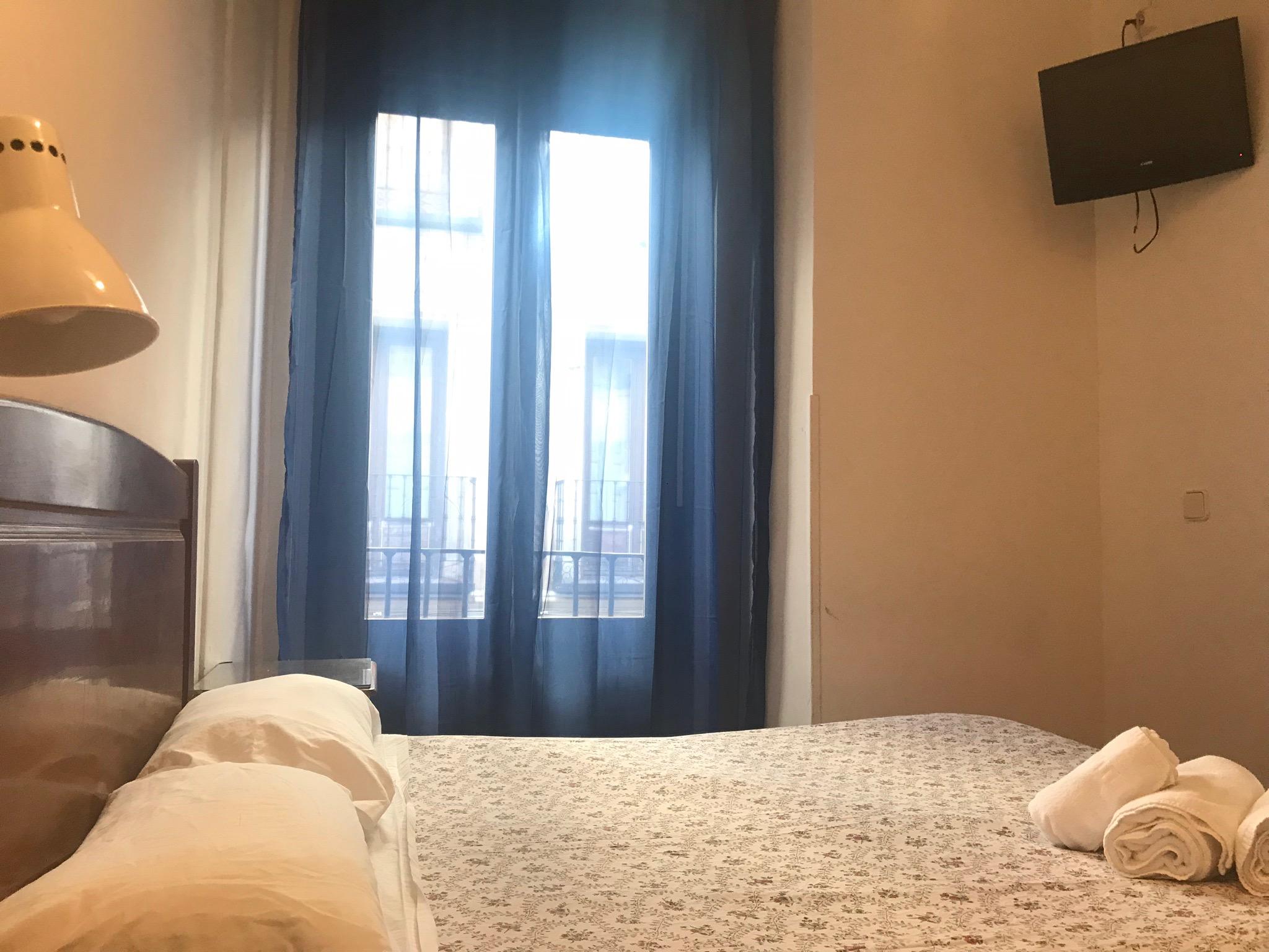 Hostal Los Perales Мадрид Екстер'єр фото A room at the hotel