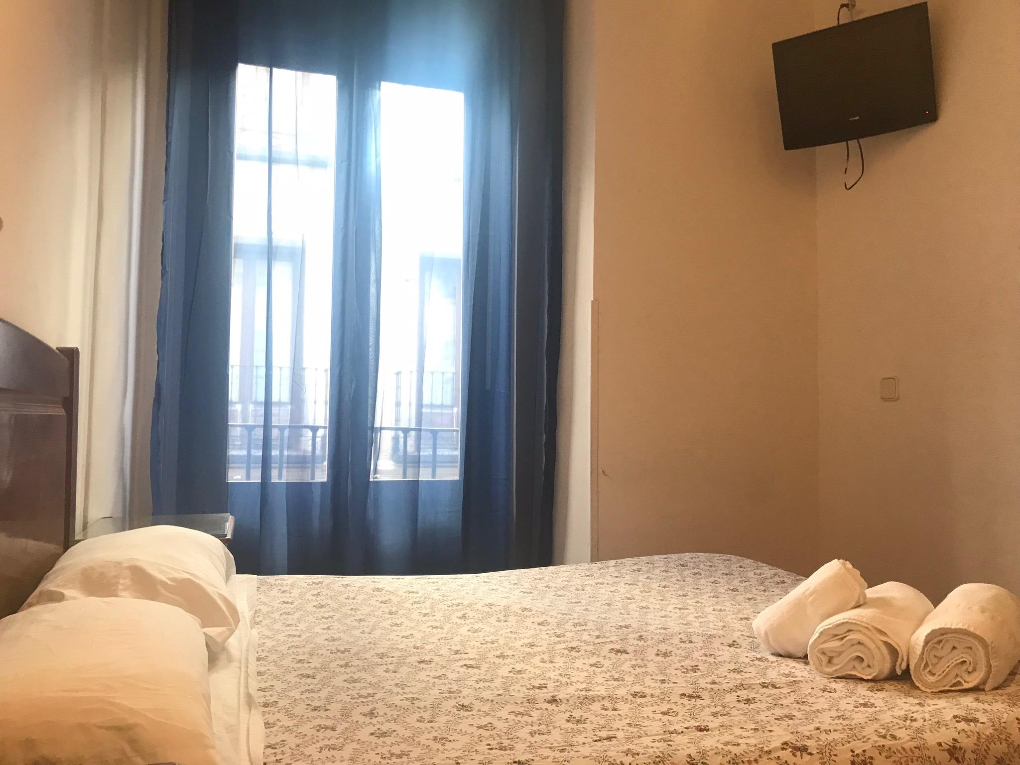 Hostal Los Perales Мадрид Екстер'єр фото A room at the hotel