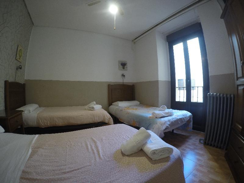 Hostal Los Perales Мадрид Екстер'єр фото A room at the hotel